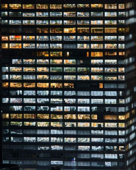 Tokyo's office building at night 🇯🇵 📷 tsuguaki_abe Windows At Night, Building At Night, Building Windows, Building Aesthetic, Tokyo Night, Modern Metropolis, Facade Lighting, Cityscape Photography, Work Culture