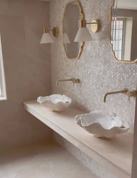 Shell Tiles Bathroom, Glam Beach House, Mermaid Aesthetic Room, Scallop Tile Bathroom, February Color Palette, Champagne Bathroom, Pearl Home Decor, Pearl Bathroom, Shell Bathroom