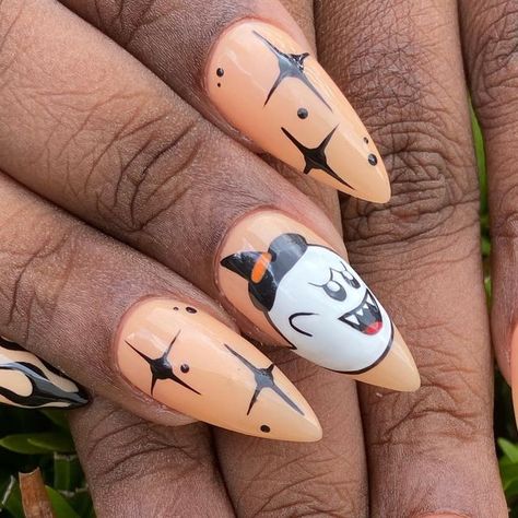 King Boo Nails Halloween Mario Brothers Nails, Halloween Nails Characters, Yoshi Nails, Halloween Character Nails, Boo Nails, Mario Nails, Halloween Nail Art Easy, Halloween Nail Art Ideas, Nail Shapes Square