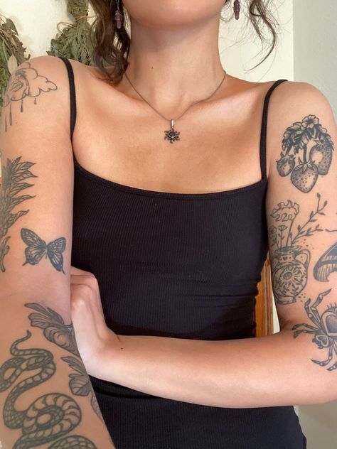 Botanical Tattoo Sleeve, Aesthetic Tattoo Ideas, Tattoo Placement Arm, Many Tattoos, Unique Tattoo Ideas, 20 Aesthetic, Handpoke Tattoo, Aesthetic Tattoo, Unique Tattoo