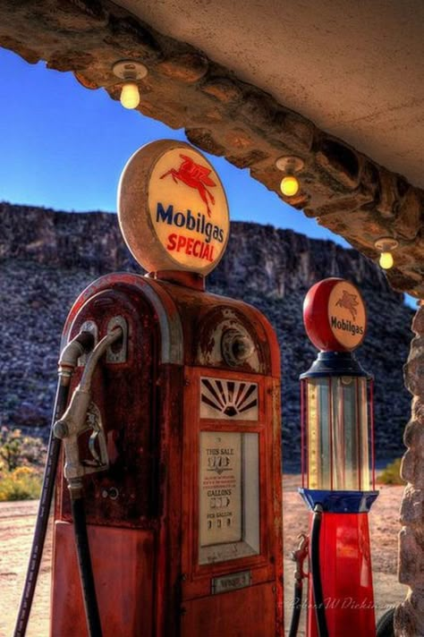 Road 66, Route 66 Trip, Old Gas Pumps, Old Route 66, Vintage Gas Pumps, Route 66 Road Trip, Pompe A Essence, Old Gas Stations, Station Service