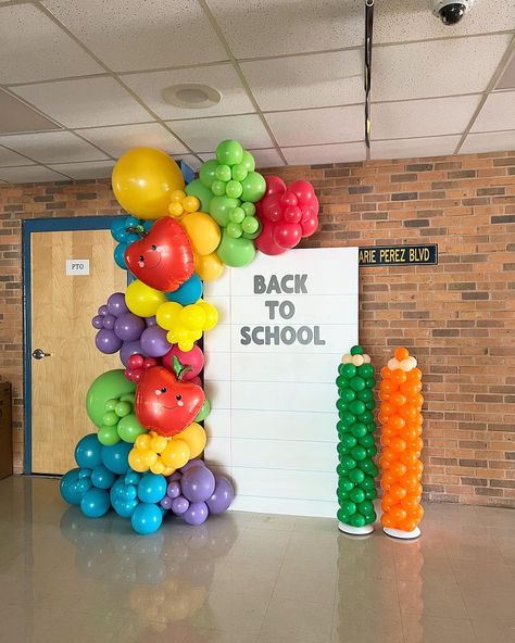 Wishing everyone a safe and fun school year! ✨📚 We recycled last years display at Howard’s request, but made subtle changes to make it new … | Instagram Kindergarten Graduation Decorations, Graduation Board, School Table, Kindergarten Graduation Party, Hello Kindergarten, Graduating Teacher, Fun School, Back To School Party, Preschool Graduation