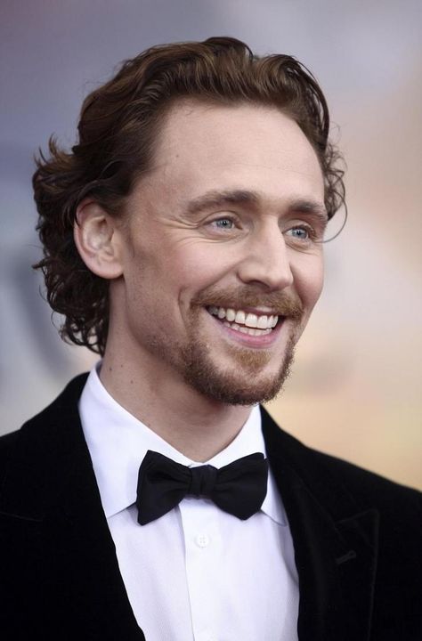 This smile melts me Thomas William Hiddleston, Tommy Boy, Loki Marvel, Tom Hiddleston Loki, British Actors, Benedict Cumberbatch, Tom Hiddleston, Loki, Celebrity Crush