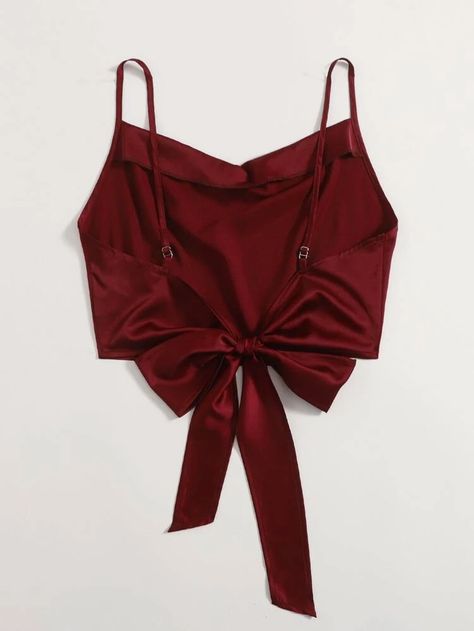 Top de tirantes corto de satén con cordón trasero | SHEIN Satin Top Pattern, Satin Top Outfit, Tassels Fashion Clothing, Crop Top Satin, Crop Cami Top, Crop Top Designs, Satin Crop Top, Backless Crop Top, Neck Bow