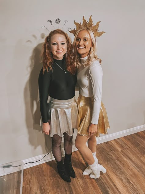 Womens Moon Costume, Sun And Moon Best Friend Costume, Star Halloween Costume Women, Diy Sun And Moon Costume, The Sun Costume Women, Day And Night Costume Halloween, Night And Day Halloween Costume, Sun And Moon Costume Ideas, Night And Day Costume