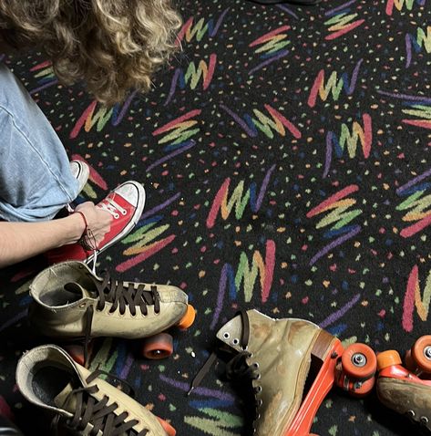 90s Aesthetic Roller Skate, Vintage Roller Rink Aesthetic, Skate Rink Aesthetic, Roller Rink Aesthetic, Roller Skating Rink Aesthetic, 80s Roller Rink, Roller Derby Aesthetic, Rollerskates Aesthetic, Roller Skates Aesthetic