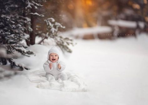 Snow Photoshoot, Winter Newborn, Winter Portraits, Newborn Family Photos, Snow Pictures, Snow Photography, Winter Photoshoot, Winter Photo, Winter Photos