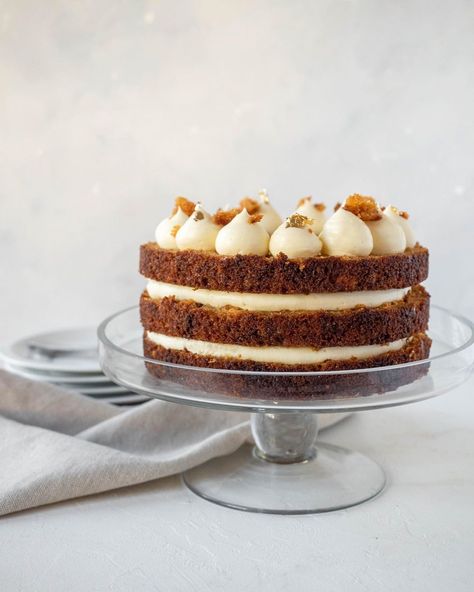 Catherine Zhang on Instagram: “Soft and fluffy carrot cake with a light cream cheese frosting 🥕 - This is the last carrot cake recipe you will ever need. The sponge is…” Light Cream Cheese Frosting, Cinnamon Pineapple, Catherine Zhang, Confectioners Sugar Icing, Carrot Cake Decoration, Easy Bakes, Fluffy Cheesecake, Pineapple Recipe, Layered Cakes