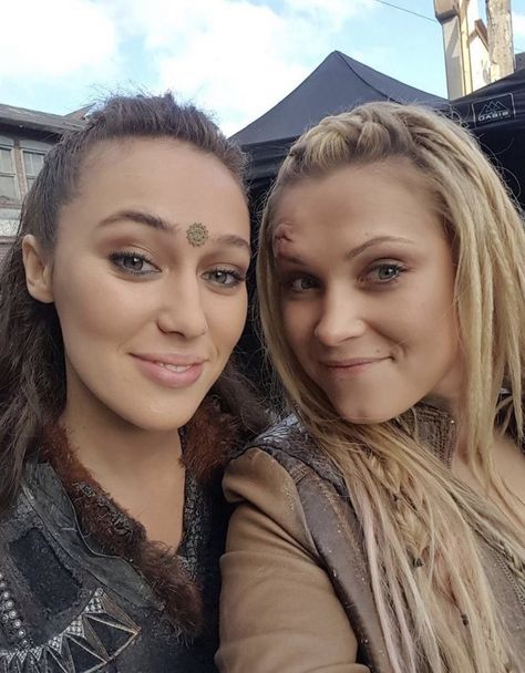 Clarke E Lexa, The 100 Season 3, The 100 Bts, Clarke The 100, Lexa E Clarke, The 100 Poster, Lexa Kom Trikru, The 100 Characters, Lexa Y Clarke