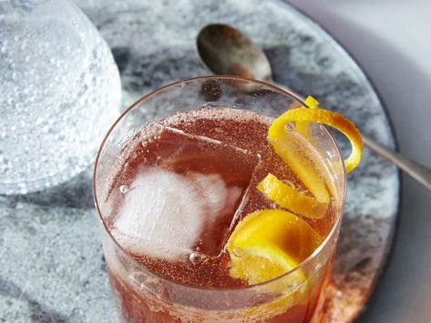 Bourbon Fizz, Rum Swizzle, Bourbon Apple Cider, Thanksgiving Cocktail Recipes, Bourbon Cocktail Recipe, Southern Living Recipes, Cider Cocktails, Bourbon Drinks, Thanksgiving Cocktails