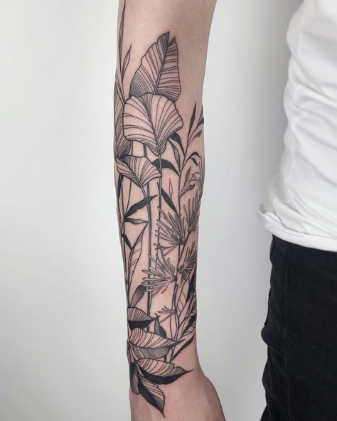 Karolina Skulska Tattoos | 🌱🌿🍃happy to do more stuff like this 😊 . . . . . . . . #tattoo #tatuaz #art #leaves #タトゥー #ink #inked #krakow #linework #tattuaje #tatouage… | Instagram Tropisches Tattoo, Leaves Tattoo, Shape Tattoo, Tattoos Geometric, Tattoos Skull, Detailed Tattoo, Botanical Tattoo, Abstract Tattoo, Pattern Tattoo