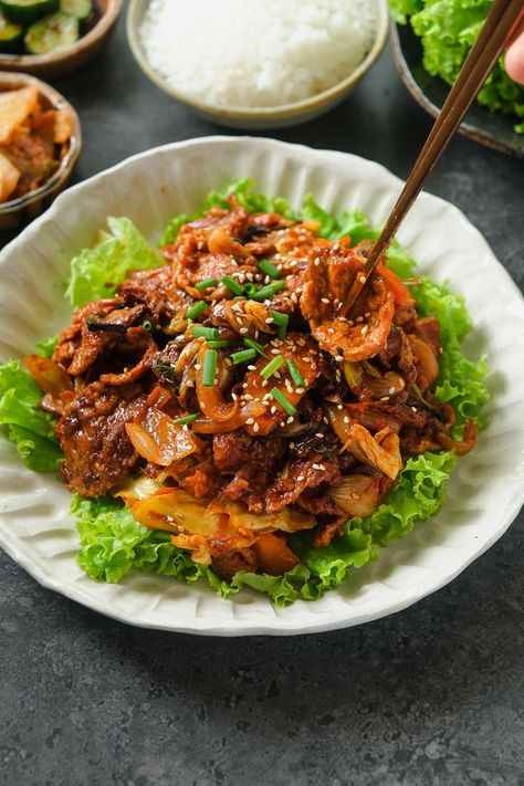 This Vegan Korean Spicy “Pork” Stir-Fry (Jeyuk Bokkeum 제육볶음 or Dwaeji Bulgogi 돼지불고기) is marinated in a delicious gochujang-based sauce with sweetness from freshly grated Apple, ginger, garlic, and an extra kick of spice from gochugaru or Korean chili pepper flakes. Dwaeji Bulgogi, Jeyuk Bokkeum, Korean Spicy Pork, Korean Vegan, Korean Chili, Vegan Meat Substitutes, Asian Pork, Korean Side Dishes, Pork Stir Fry