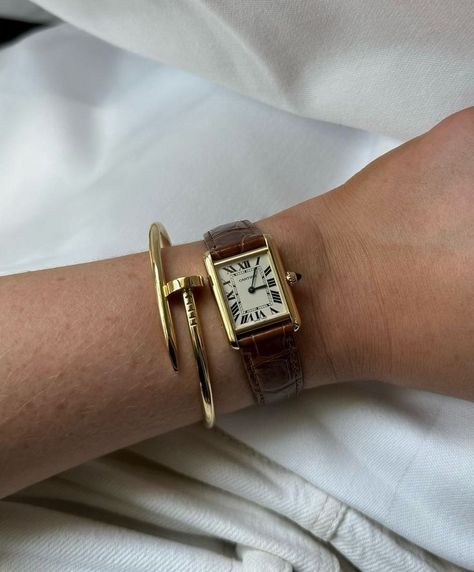 Designer Bracelet Stack, Tank Cartier, Bracelet Stack Gold, Preppy Goth, خواتم خطوبة, Van Cleef And Arpels Jewelry, Chunky Earrings, Cartier Tank, Nail Jewelry