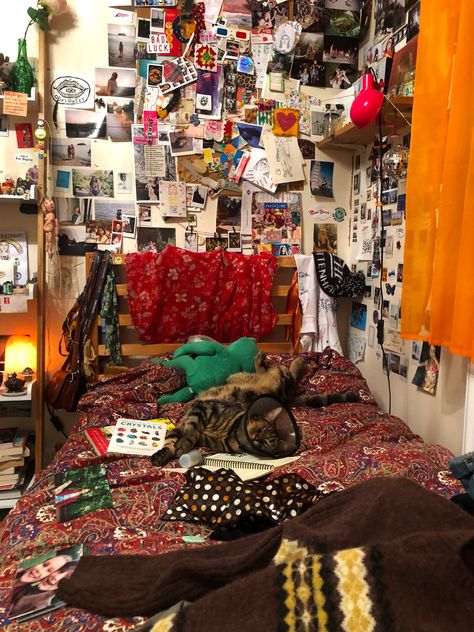 Weird Core Room, Weird Core, Grunge Room, Room Goals, Pretty Room, Dreamy Room, Room Design Bedroom, Dream Room Inspiration, Room Makeover Inspiration