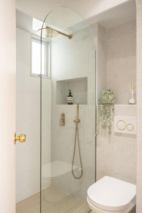 Best of Qanvast 2020: 12 Most-liked Homes on Our Instagram Gold Shower Fixtures, Ensuite Bathroom Designs, Small Ensuite, Mini Bad, Small Bathroom Interior, Bathroom Transformation, Washroom Design, Shower Fixtures, Ensuite Bathrooms