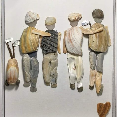 Seashell Crafts People, Large Sea Shells Ideas, How To Make Seashell People, Seashell Family Art, Shell People Craft, Sea Shell People Art, Shell Pictures Ideas Seashells, Seashell People Art, Sea Shell People