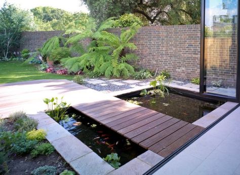 Natural Inspiration: Koi Pond Design Ideas For A Rich And Tranquil Home Landscape! Modern Pond, Garden Bridge Design, Koi Pond Design, Taman Air, Garden Pond Design, Small Pond, Fountains Backyard, Pond Landscaping, Pond Design