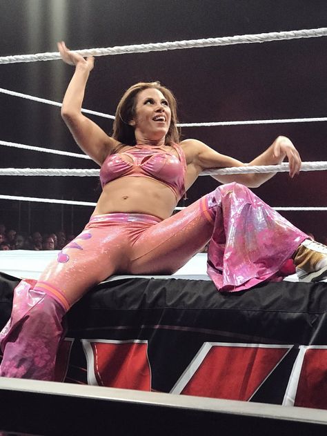 Mickey James, Mickie James, Wwe Female, Wwe Women, James 3, Wwe Female Wrestlers, Wrestling Divas, Iron Gates, Wwe Womens