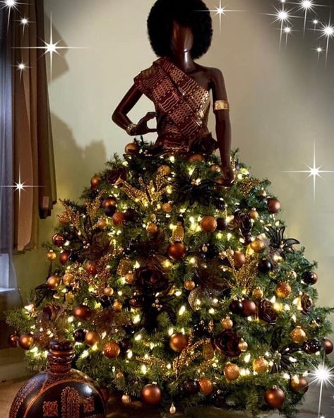 Diy Kwanzaa Decorations, Dress Form Christmas Tree, Mannequin Christmas Tree, African Christmas, Christmas Tree Dress, Tree Dress, Christmas Tree Tops, Cool Christmas Trees, Dress Forms