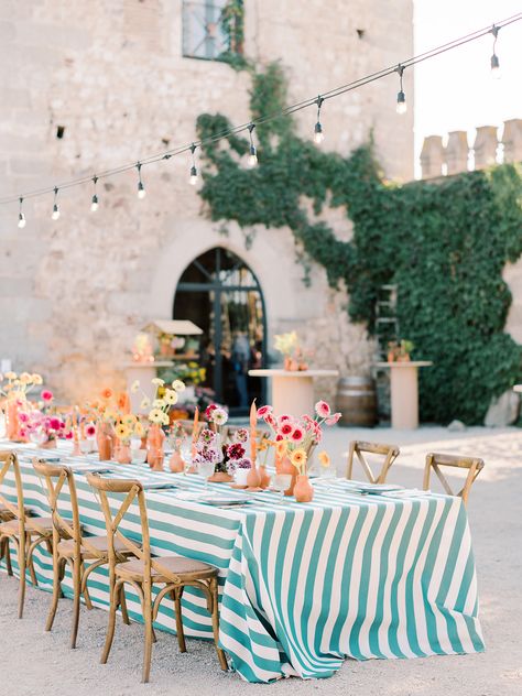 The richness of colours & textures, delicious food stations, ice cream & cocktails have set the tone for an al fresco evening to remember. Event Planning, Design & Florals @sofianascimentostudios @alice_sofianascimentostudios Photo @brancoprata Video @vanessaandivo Rentals & Furniture @rentalcollectionpt Venue @fitapreta.vinhos Summer Flowers Wedding Table Decorations, Summer Outdoor Dinner Party, Event Planning Aesthetic, Corporative Events, Peru Wedding, Cream Cocktails, Wedding Flower Table Decorations, Ice Cream Cocktails, Nz Wedding