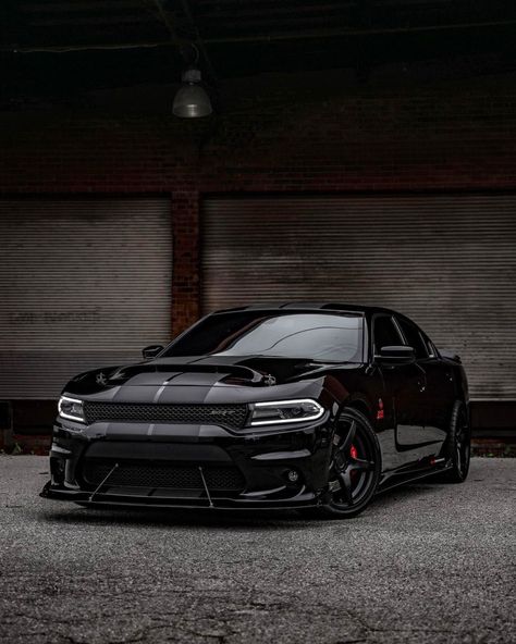 Dodge Charger Demon, Black Dodge Charger, Dodge Charger Srt Hellcat, Disney Cars Wallpaper, Charger Hellcat, Mercedes Wallpaper, Dodge Charger Hellcat, Charger Srt Hellcat, Wallpaper Luxury