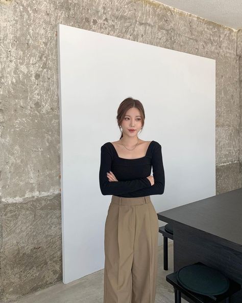 Korean Workwear, Korean Minimalist Outfit, Kuliah Outfit, Korean Style Minimalist, Outfit Korean Style, Clothes Korean Style, Korean Casual Outfits, Plain Outfits, Estilo Preppy