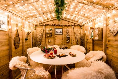 Ski Lodge Party, Winter Patio, Wooden Lodges, Ski Hut, Lodge Christmas, Ski Bar, Lodge Aesthetic, After Ski, Apre Ski