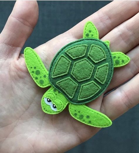 Felt Turtle, Diy Felt Christmas Ornaments, Felt Kids, Turtle Crafts, Felt Keychain, Felt Animal Patterns, Felt Finger Puppets, Felt Crafts Patterns, Quiet Book Patterns