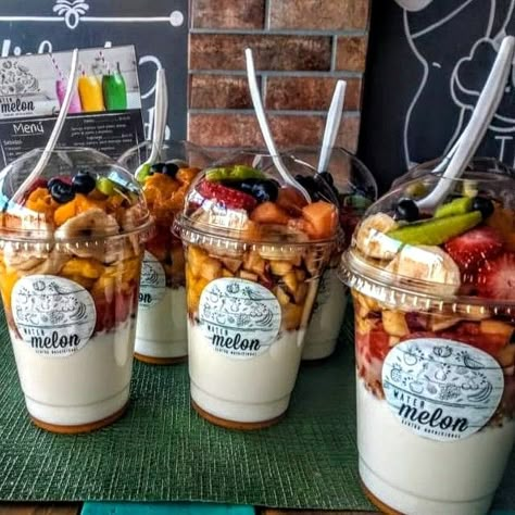 Coffee Shop Menu Ideas Food, Fruit Business Ideas, Juice Shop Ideas, Smoothie Shop, Bistro Food, Catering Ideas Food, Makanan Diet, Cafe Menu, Salad Bar