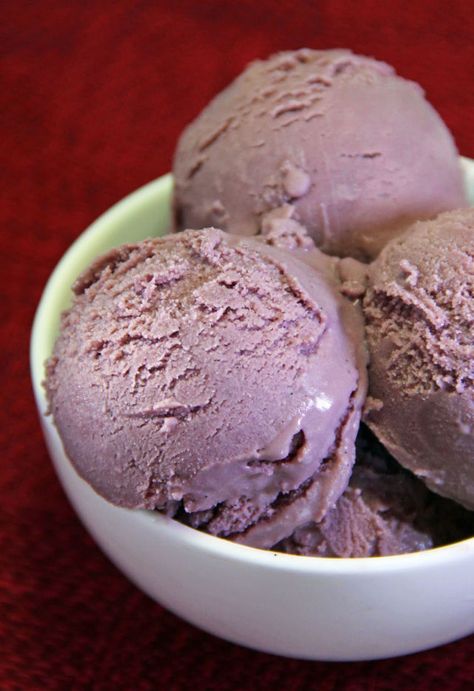 This smooth and fruity ice cream makes heavy red wine way more enjoyable in the hot summer sun. Get the recipe from Jo and Sue. - Delish.com Boozy Ice Cream Recipes, Wine Ice Cream Recipe, Red Wine Ice Cream, Alcoholic Ice Cream, Fruity Ice Cream, Wine Ice Cream, Frozen Deserts, Blackberry Ice Cream, Walnut Ice Cream