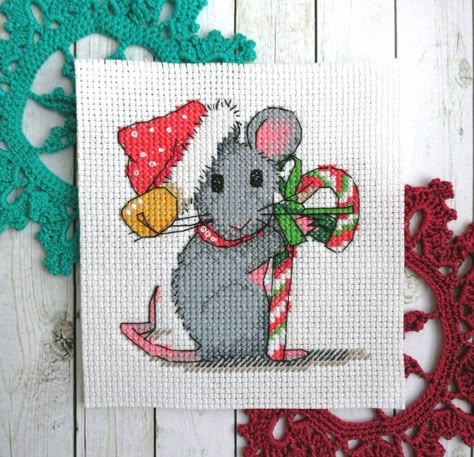 12 Free Christmas Cross Stitch Patterns - The Yellow Birdhouse Free Christmas Cross Stitch Patterns, Free Christmas Cross Stitch, Christmas Cross Stitch Patterns Free, Counted Cross Stitch Patterns Free, Beginners Cross Stitch, Cross Stitch Christmas Cards, Cross Stitch For Beginners, Holiday Cross Stitch Patterns, Beginner Cross Stitch