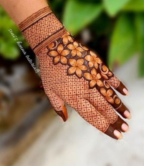 Tiki Mehndi Design, Minimal Mehndi Designs, Minimal Mehndi, Front Mehndi Design, Mehndi Designs Bridal Hands, Henna Art Designs, Mehndi Designs For Kids, Mehndi Design Pictures, Very Simple Mehndi Designs