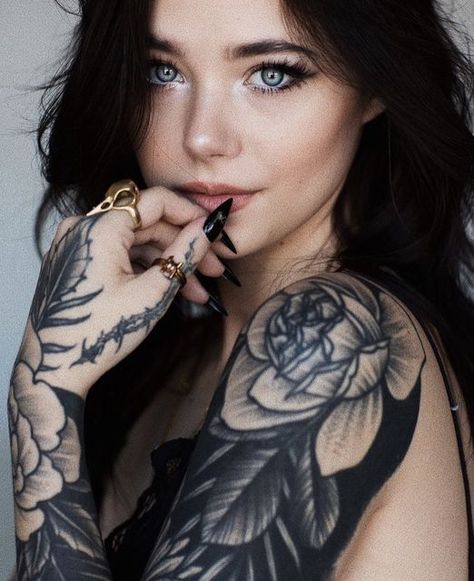 Classy Lady With Tattoos, Non Salem Witch Claire, Tattoo Photoshoot Ideas, Claire Estabrook, Punk Model, Tattoo Photoshoot, Female Tattoo Models, Tattoed Women, Tattoo Photography