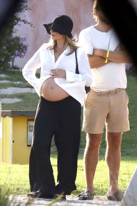 Gigi Hadid Pregnant, Classy Maternity Outfits, Blake Lively Pregnant, Sophia Richie, Celebrity Maternity Style, Trendy Maternity Outfits, Maternity Street Style, Pregnant Celebrities, Stylish Maternity Outfits