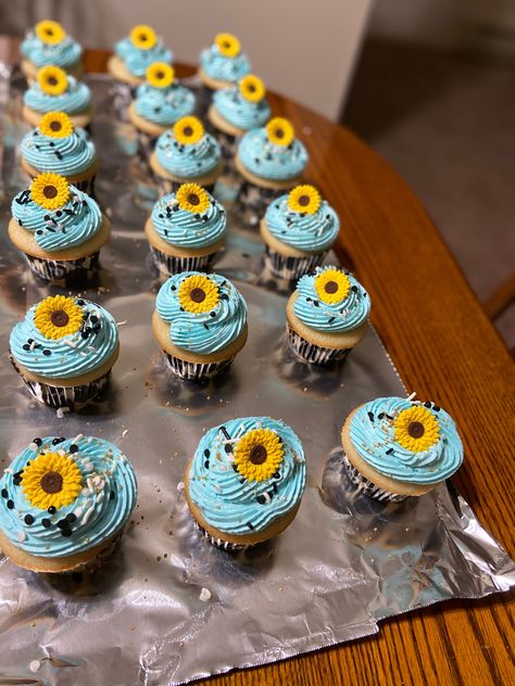 Frozen Birthday Cupcakes, Gluten Free Cupcake Recipe, Cupcakes Homemade, Sunflower Cupcakes, Homemade Buttercream, Yellow Cupcakes, Pastor Appreciation, Blue Cupcakes, Gluten Free Cupcakes