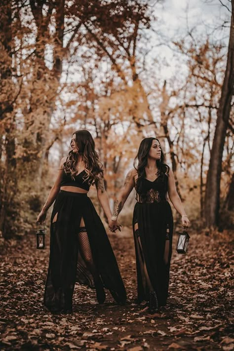 Spooky Mini Photoshoot, Jack Daniels Photoshoot, Spooky Photo Shoot Outfits, Witch Sisters Photoshoot, Boho Witch Photoshoot, Spooky Glam Photoshoot, Glam Halloween Photoshoot, Witchy Best Friends, Spooky Session Ideas