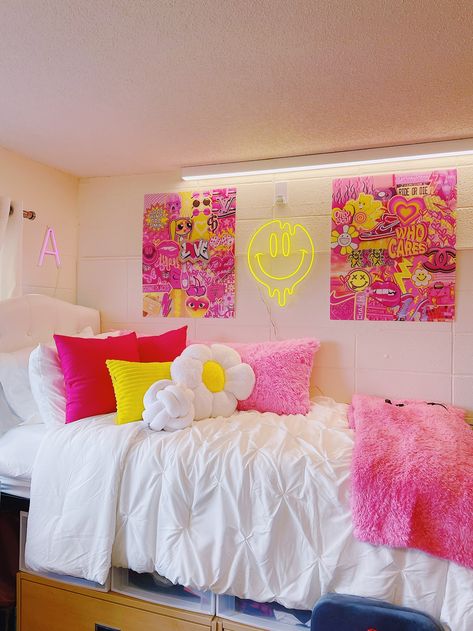 Preppy Rooms, Preppy Dorm Room Decor, Pretty Dorm Room, Pink Dorm Rooms, Preppy Dorm Room, Dream Dorm Room, Dorm Room Styles, Nautical Chic, Preppy Bedroom