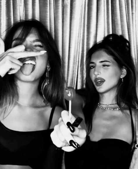 Tory And Darcy, Vega Twins, House Of Balloons, Zodiac Academy, Random Aesthetic, Friend Poses Photography, Best Friends Aesthetic, Aesthetic Women, Popular Books