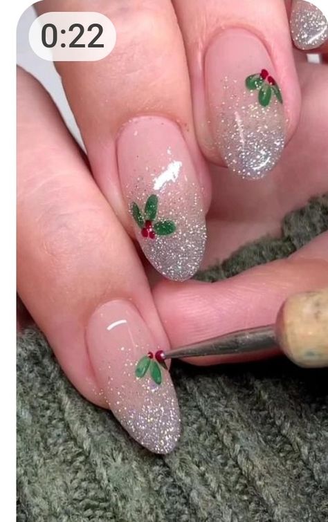 Winter Nail Ideas Simple, Mum Nails, Easy Tattoo Stencils, Classic Red Nails, Nail Ideas Simple, Berry Nails, Easy Tattoo, New Years Eve Nails, Winter Nail Ideas