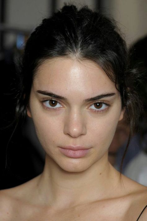 Kendall Jenner Eyebrows, Kendall Jenner Skin, Eyebrow Piercing Girl, Kendall Jenner Face, Stile Kendall Jenner, Straight Eyebrows, Blonde Eyebrows, How To Do Eyebrows, Mode Ulzzang