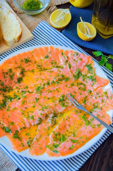 Salmon Carpaccio {Using Fresh or Smoked Salmon} Salmon Carpaccio, Gravlax Recipe, Carpaccio Recipe, Smoked Salmon Appetizer, Salmon Appetizer, Smoked Salmon Recipes, Italian Recipe, Italy Food, Fish Dishes