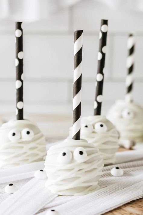 Cake Pop Ghosts, Mummy Cake Pops, Halloween Cake Pops Easy, Spooky Cake Pops, Halloween Cake Pops Recipe, Halloween Cake Pops Ideas, Halloween Cake Pop Recipes, Ghost Cake Pops, Halloween Pops