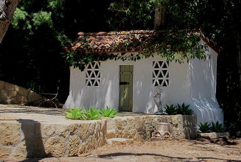 custom unique chicken coops in Montecito Santa Barbara California photos  image Old Spanish Style Homes, Greenhouse Shed Combo, Spanish Exterior, Spanish Chicken, Spanish Style Architecture, Spanish Style Home, California Photos, Backyard Sheds, Backyard Chicken Coops