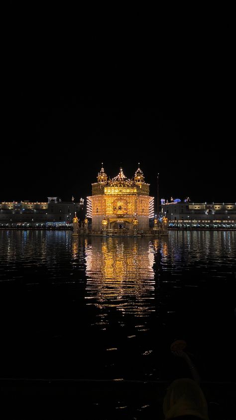 #golden #temple #peaceful #photooftheday #photography #gold Golden Temple Pics For Dp, Golden Temple At Night, Punjab Culture, Om Symbol Wallpaper, Sikh Quotes, Broken Screen Wallpaper, Snap Snapchat, Gurbani Quotes, Broken Screen