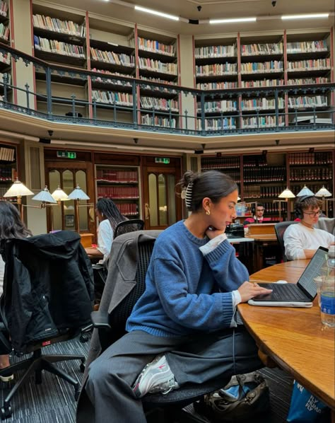 Study Outfit, Library Aesthetic, Study Vibes, Romanticizing School, Academic Motivation, Uni Life, University Life, Academic Validation, Study Aesthetic