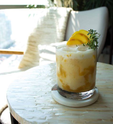 Milky Cocktails, Desert Cocktails, Mango Cocktail, Sweet Cooking, Cocktail Garnish, Cocktail Desserts, Cocktail Drinks Recipes, Healthy Comfort Food, Cocktail Menu