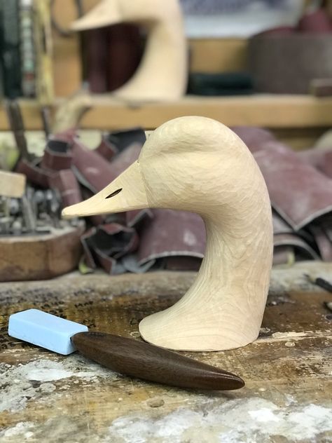 Bird Puppet, Decoy Carving, Simple Wood Carving, Pottery Animals, Duck Decoys, Easy Wood Projects, Driftwood Sculpture, Bird Carving, Wood Carving Designs