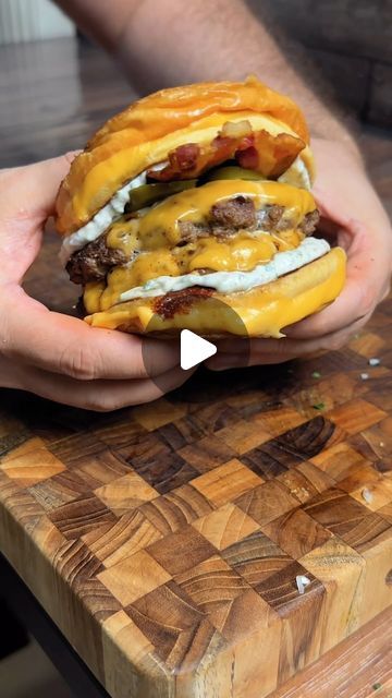 Burger Reels, Burger Video, American Burger, Buffalo Burgers, American Burgers, Breakfast Burger, Chef Life, July 4, Recipe Of The Day