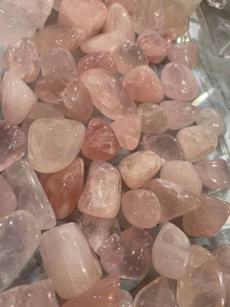 Rose Courts Crystal, Space Cookies, Crystal Garden, Crystal Aesthetic, Steven Universe, Dark Aesthetic, Crystal Healing, Rose Quartz, Give It To Me