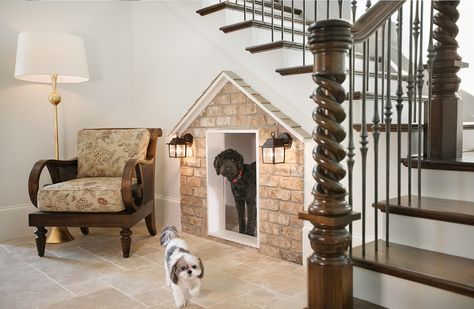 Built-In Doghouse under the Stairs Dog Under Stairs, Bed Under Stairs, Under Stairs Dog House, Dog Nook, Room Under Stairs, Dog Room Decor, Dog Bedroom, Indoor Dog House, Dog Spaces